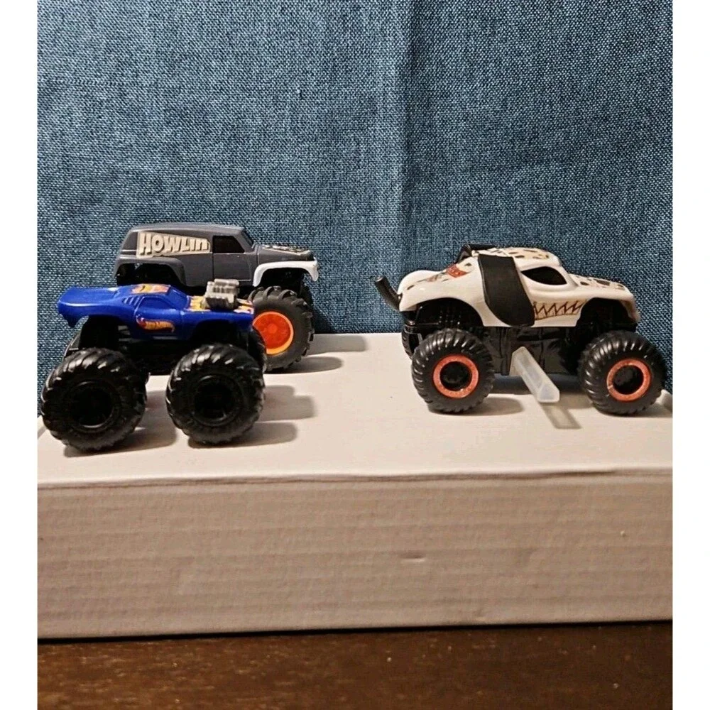 3-Piece Monster Truck Set | Hot Wheels Twin Mill & Howlin' Heat